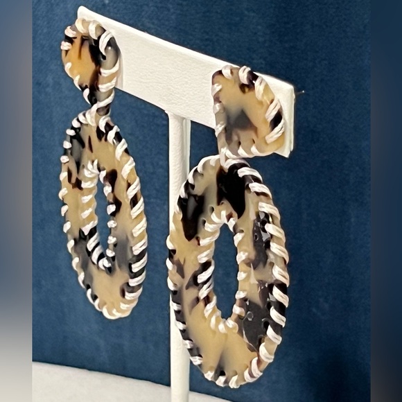 White Light Tortoise Shell Patterned Earrings - Picture 1 of 4